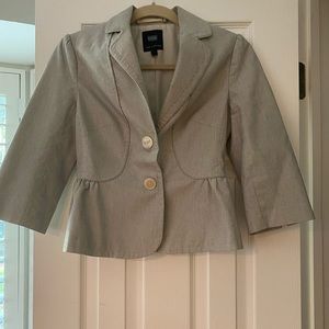 Touched, fitted blazer.